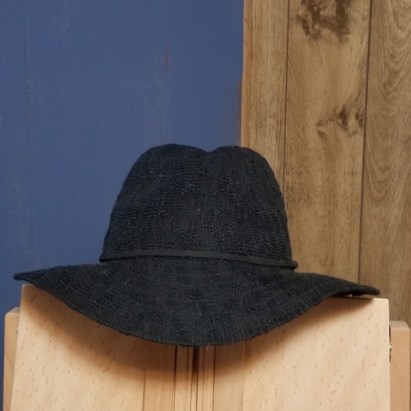 Black weave floppy hat - Picture 1 of 4